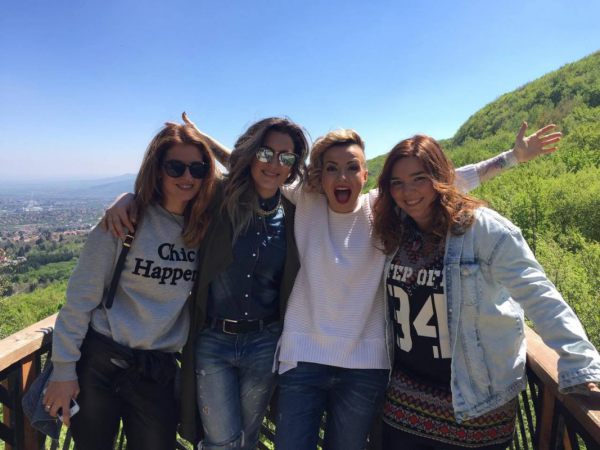 Poli with LaTiDa, the group who will provide her backing vocals