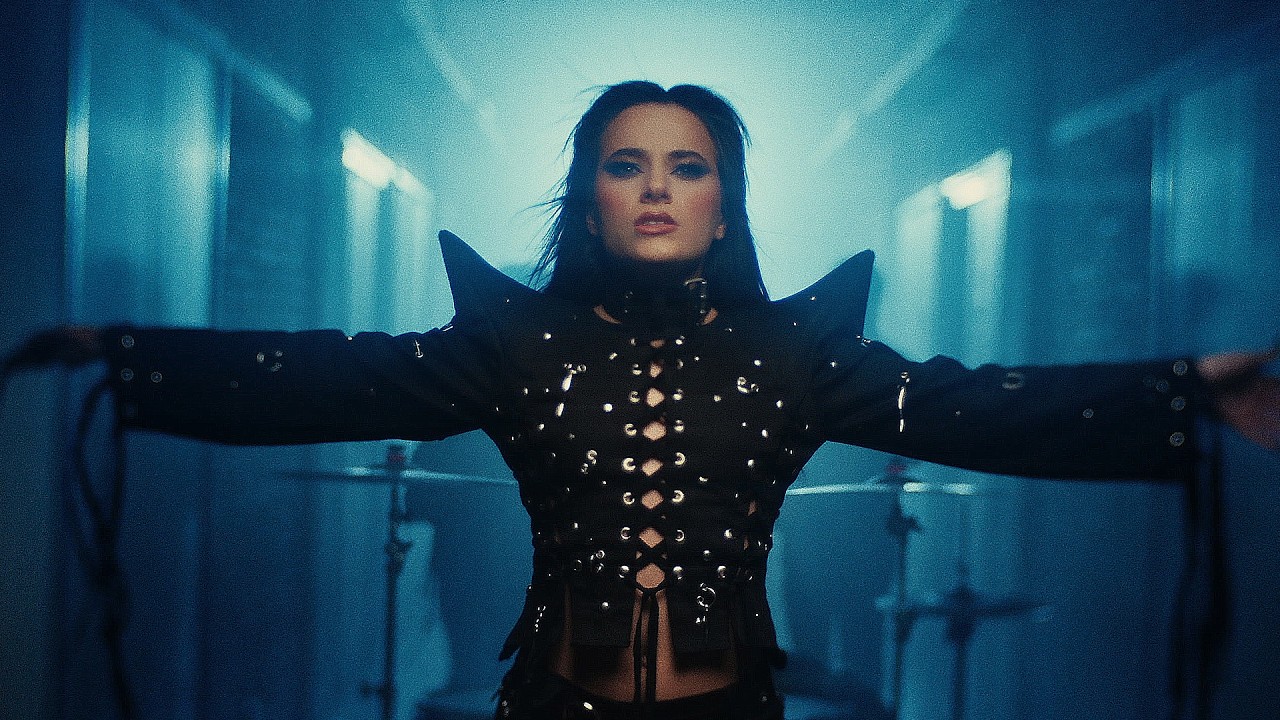 Romania: Alexandra Capitanescu covers Eleni Foureira’s ‘Fuego’